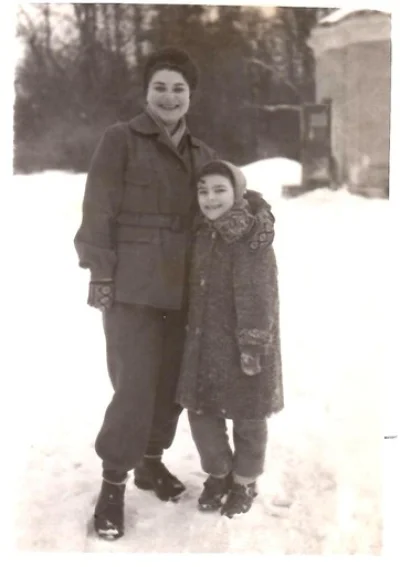 Skiing: my mother and I, 1963. © N. Lvovich