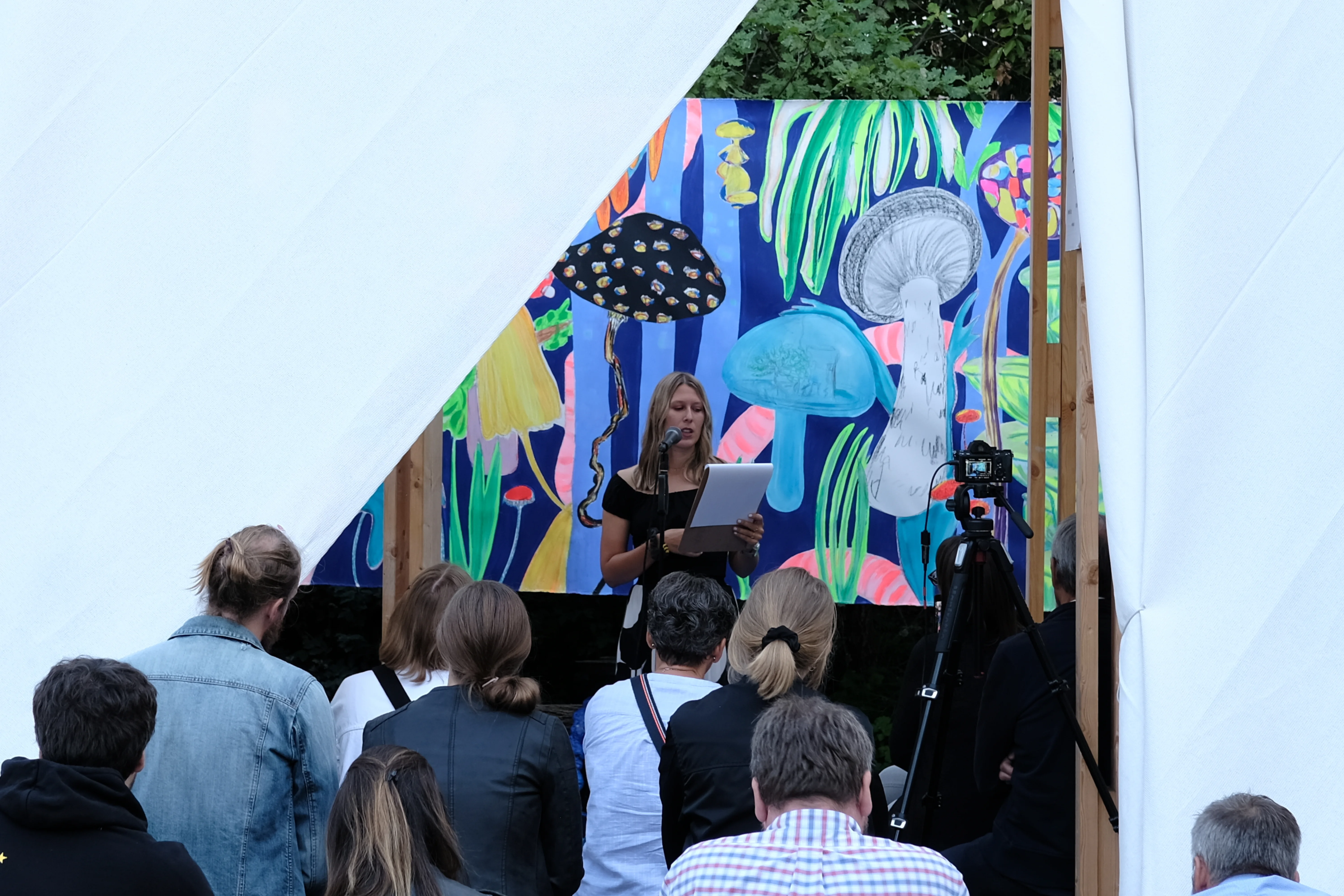 Reading “Writers in (Climate) Crisis” in the Klima-Kultur-Pavillon © Martin Schachner